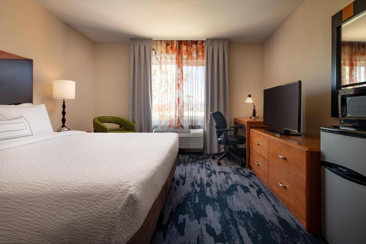 Fairfield Inn & Suites Реддінг Екстер'єр фото