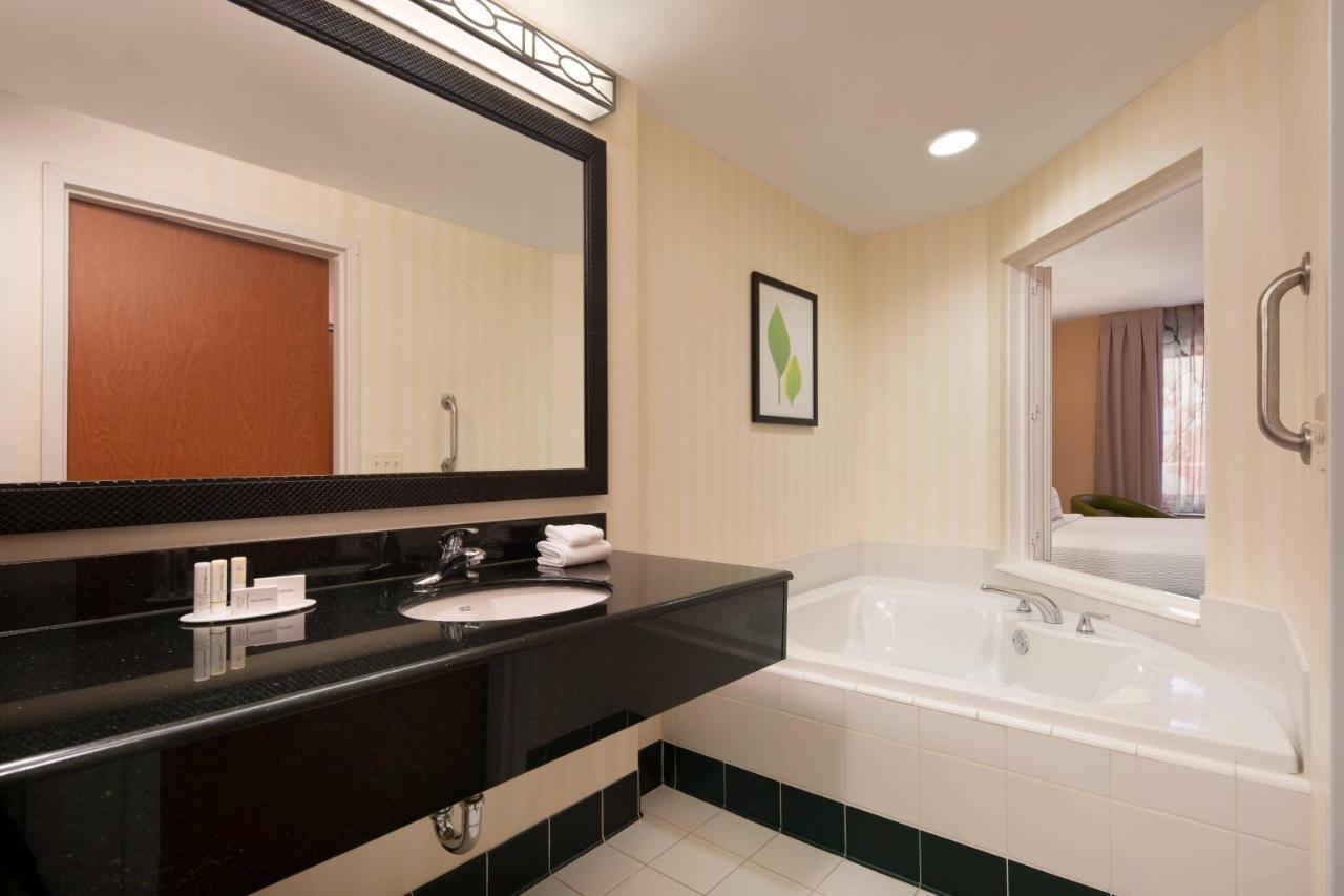 Fairfield Inn & Suites Реддінг Екстер'єр фото