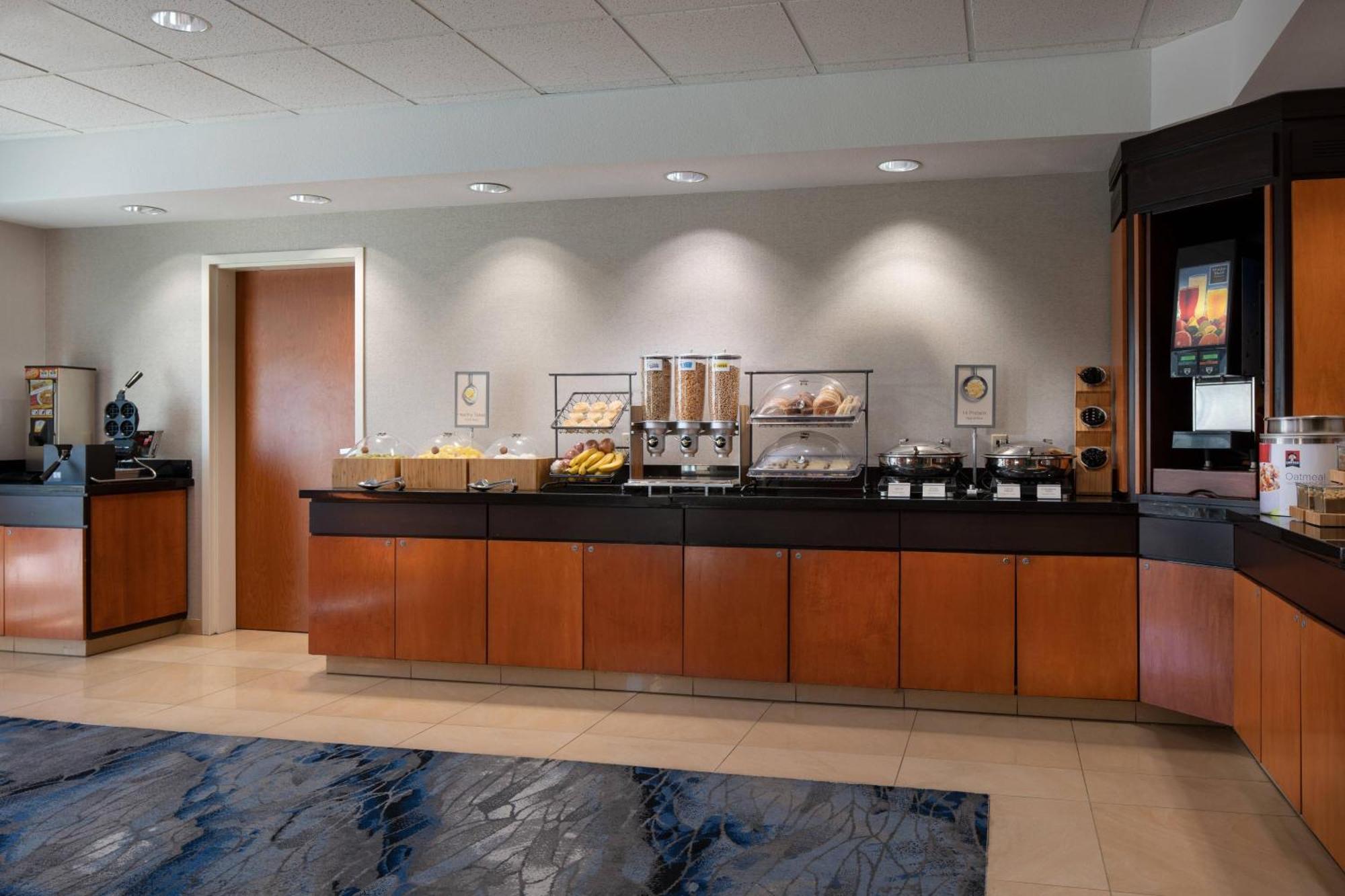 Fairfield Inn & Suites Реддінг Екстер'єр фото